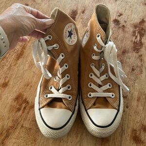 Converse all star women’s size 7 camel colored